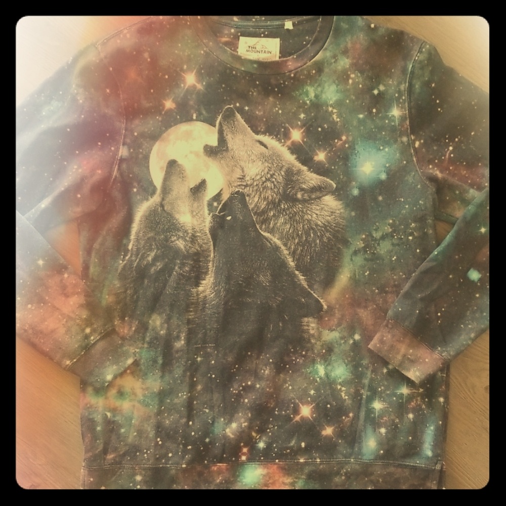 Wolf Pullover Sweatshirt